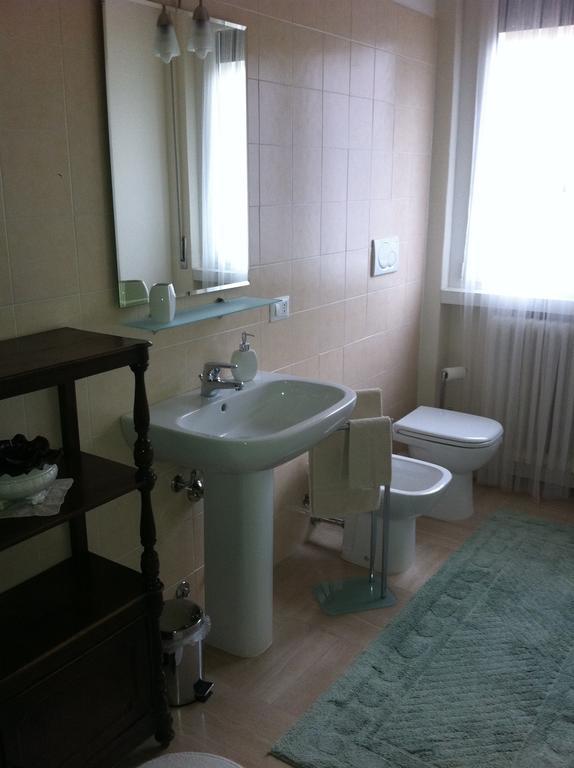 Bed and Breakfast Ai Due Vecchi Ulivi à Garlate Chambre photo